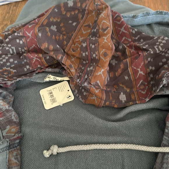 We the Free sweatshirt NWT large with fabric accents - Picture 3 of 9